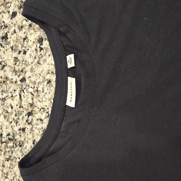 ARITZIA BABATON V-NECK CROPPED SHORT SLEEVE T-SHIRT. SIZE X-LARGE. - Picture 5 of 6